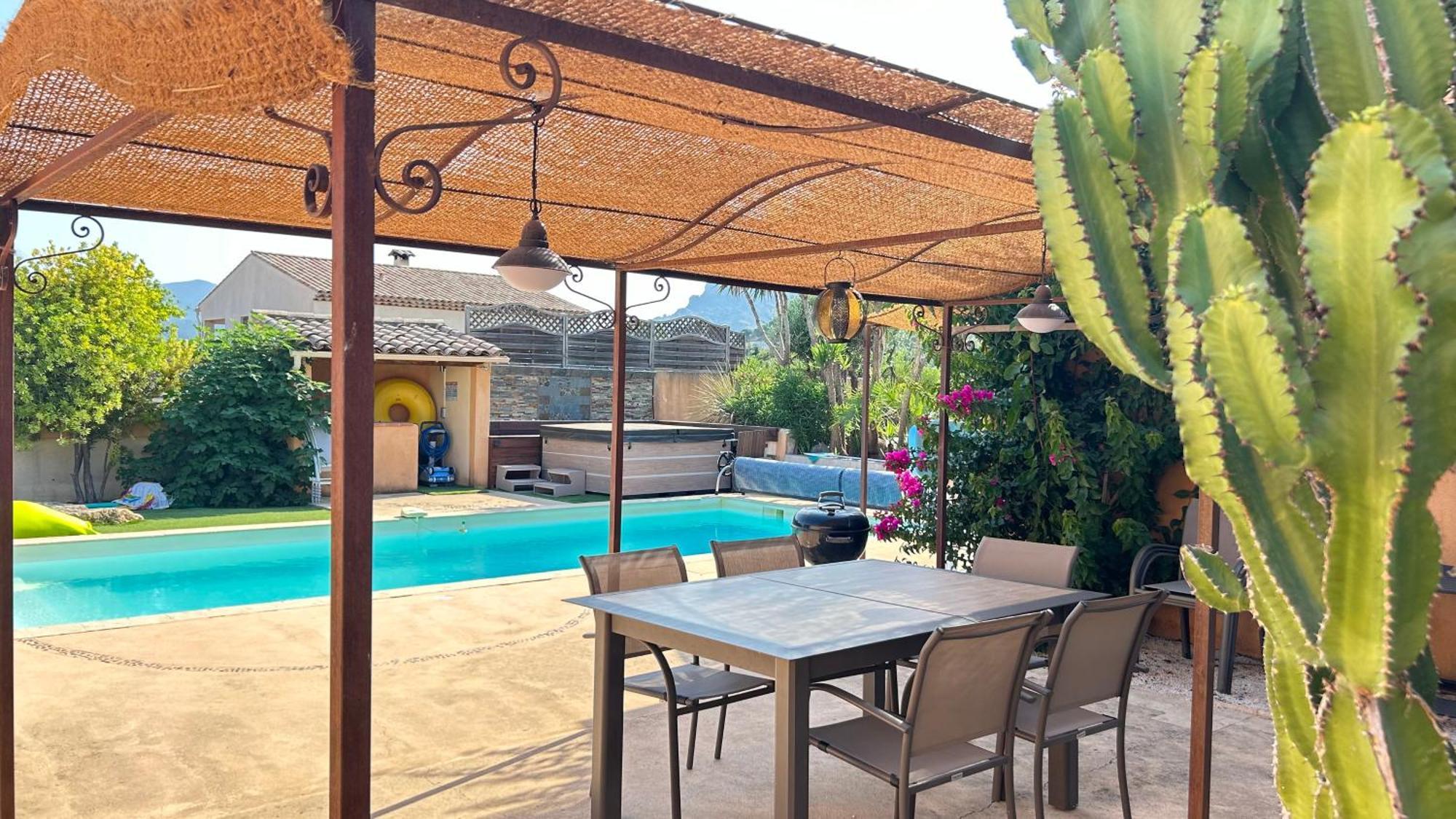 רוקברון-סור-ארז'נס 2 Hebergements - 10 Couchages - Parking, Piscine, Jacuzzi - Convivialite מראה חיצוני תמונה
